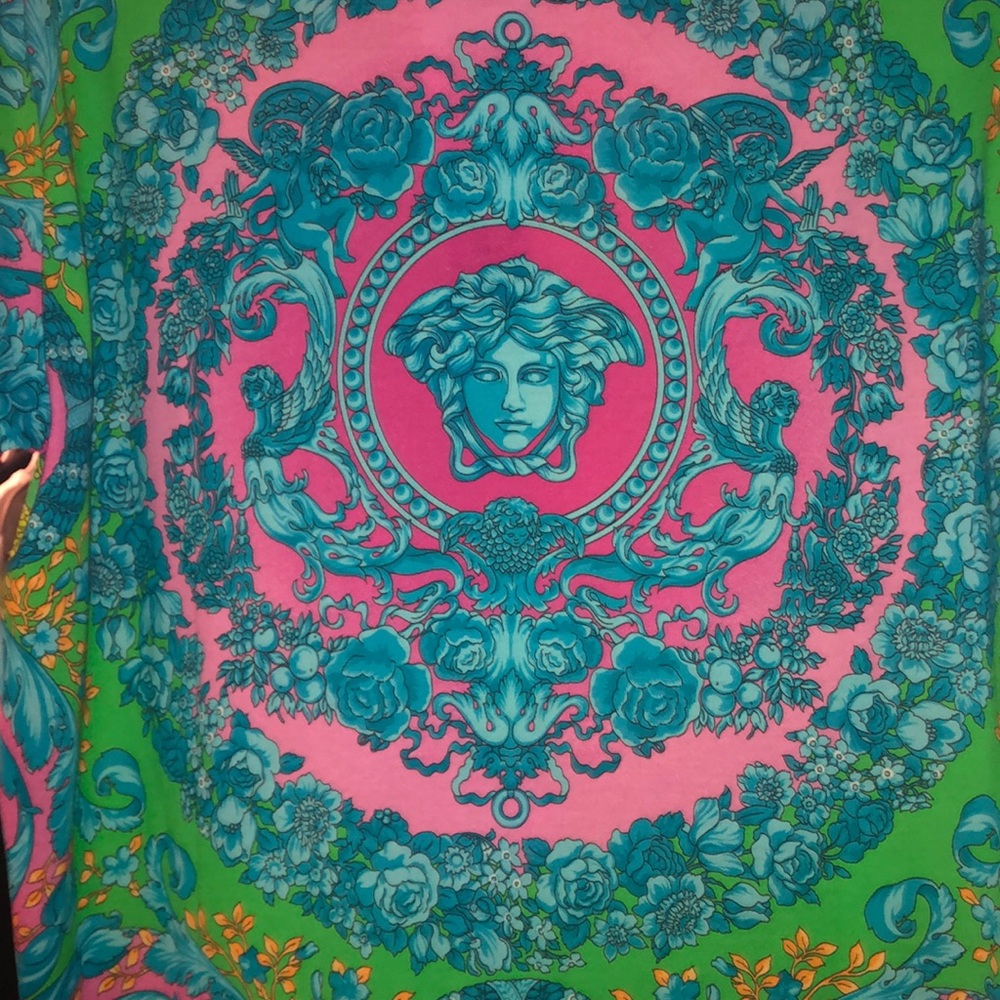 Versace men’s fuxia + stumpia